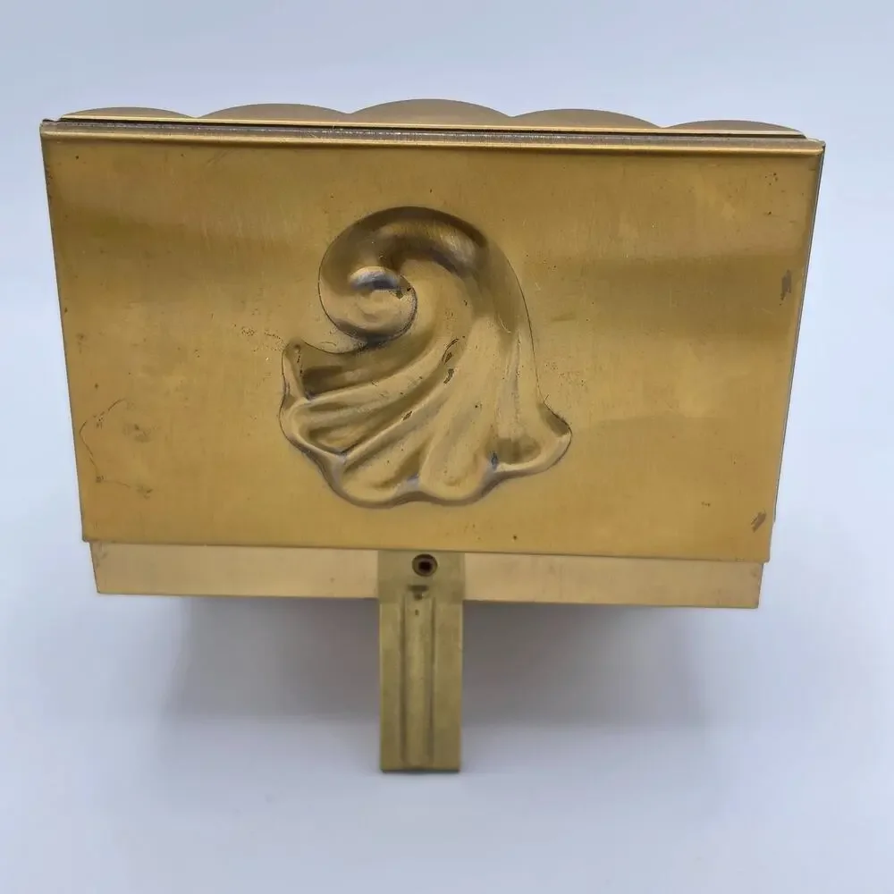 Unbranded vintage gold